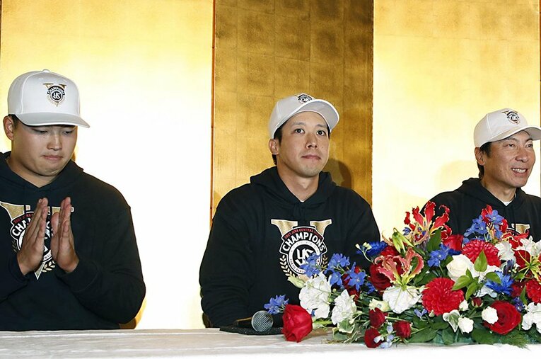 6年ぶり8度目のセ・リーグ制覇を成し遂げた東京ヤクルトスワローズ ／ photograph by Kyodo News