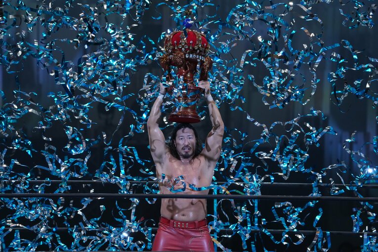 NJCの優勝トロフィーを高々と掲げた　©Masashi Hara