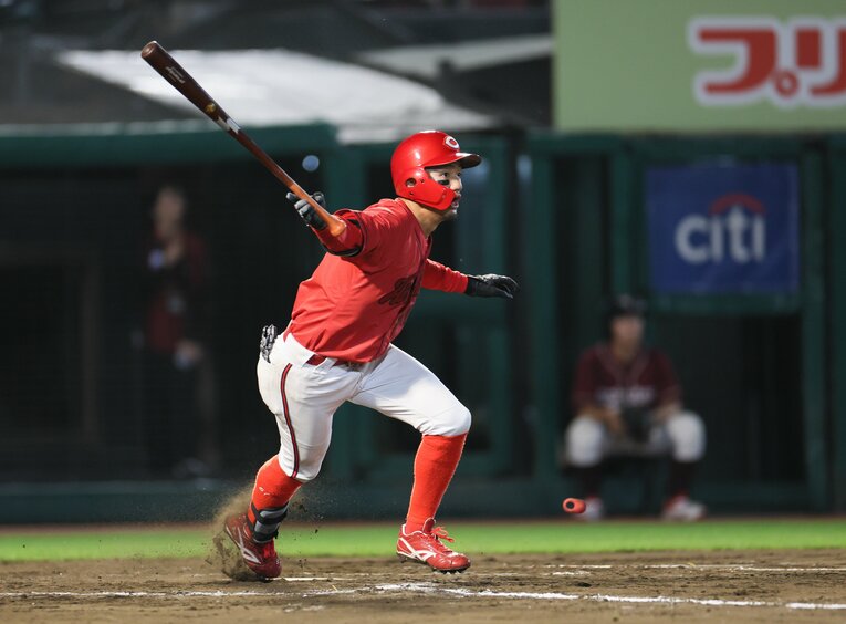 打撃面の成長も著しい矢野。7月27日時点の打率は.233ながら、カープの規定打席到達者では上から4番目の成績となる　©JIJI PRESS