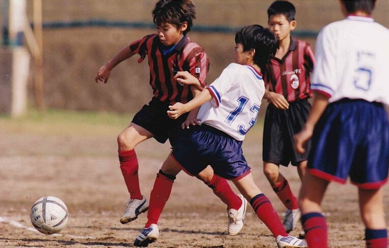 写真は小学校時代。当時から足は速かったが「抜群に上手いというわけではなかったですね」（父・利也さん）　写真提供：利也さん