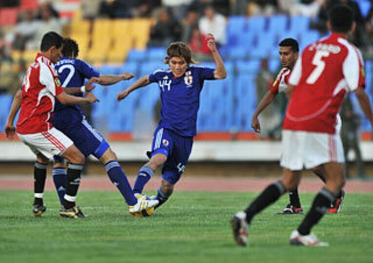 序盤こそミスが目立ったものの、柏木(中央)ら若い日本代表は、痛快といえる攻撃を展開した