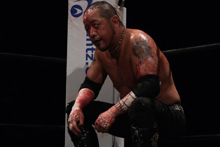 ガラスが刺さり大流血で「ニヤリ」今年47歳の“不適切おじさん”葛西純がデスマッチで伝えたいこと 「お前ら、これを知らずに人生終わるのか？」(31)