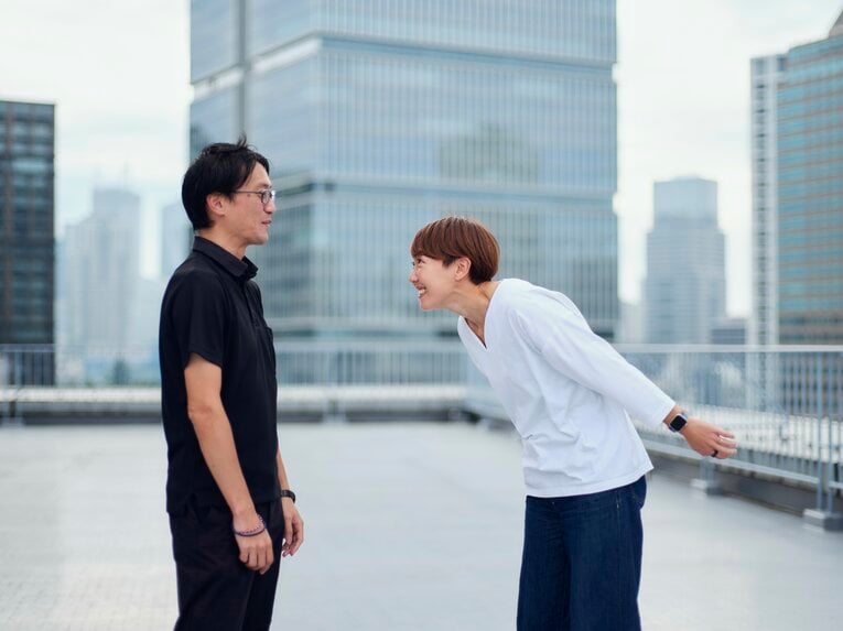 寺田選手と夫の佐藤さん、インタビュー特撮（※スワイプで他カットも見られます）　©Yuki Suenaga