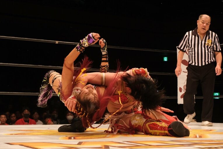 「日本スタイルも出し切った」イヨ・スカイが“WWEでは使えない大技”を…林下詩美が女子プロレス新団体で叶えた夢「今日は紫雷イオが見れた」(28)