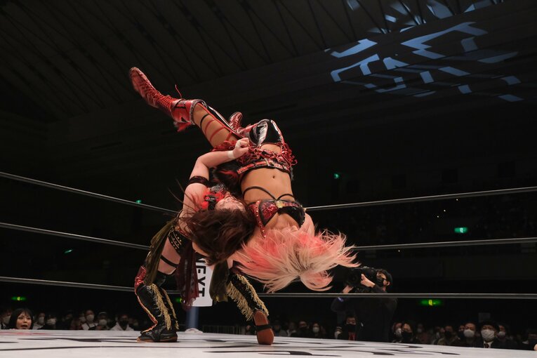 「ジュリアvs鈴季すず」はなぜ“最高に映える”タイトルマッチだったのか？ 試合直後の“姉妹”が明かしたそれぞれの「25分4秒」(69)