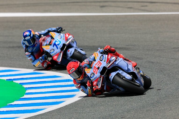 後方に実弟のアレックスを従え、レースごとに強くなる「乗れてる感」を披露するマルケス　©Satoshi Endo