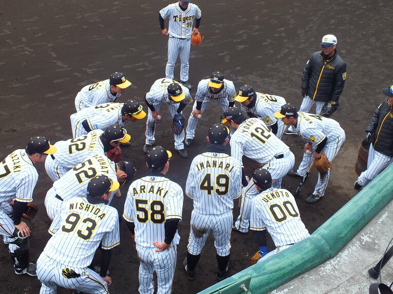 円陣で声出しをする横田さん　©︎Mayumi Doi