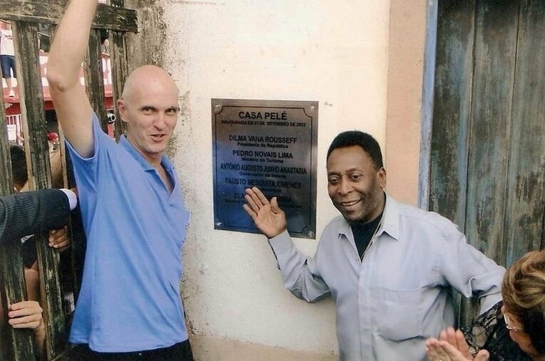 2012年の「カーザ・ペレ」オープンに出席したペレとフェルナド・オルチス ／ photograph by Fernand Ortis