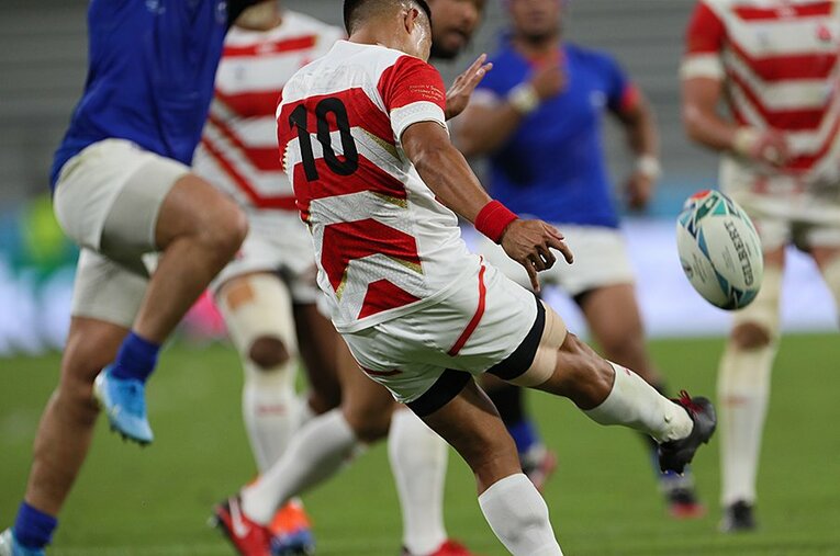 日本が次のステージに進むためには、若き司令塔の成長は欠かせない。この冬は学生カテゴリーで期待できるSOが多く現れた。 ／ photograph by Naoya Sanuki