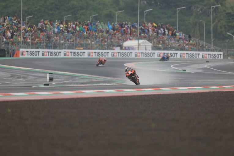 レース途中からは悠々のペースで逃げ切ったオリベイラ　photograph by Satoshi Endo