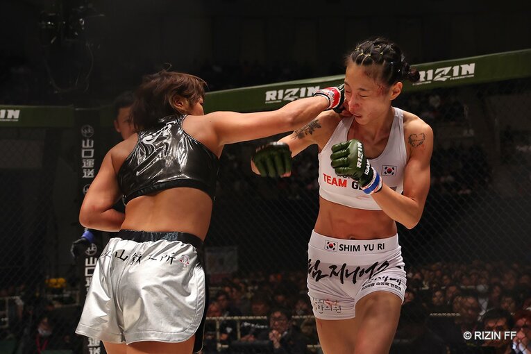 RENAvsシン・ユリ　©RIZIN FF