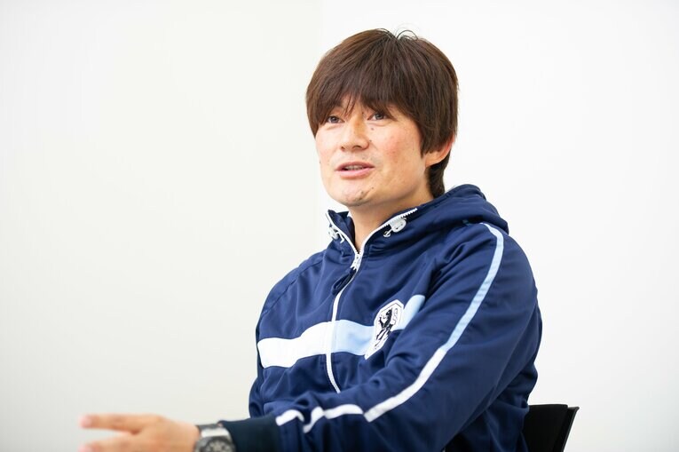 元日本代表MFの岩本輝雄さん。降格予想チームはサガン鳥栖、湘南ベルマーレ、徳島ヴォルティス、アビスパ福岡。その理由は本文へ　©BUNGEISHUNJU