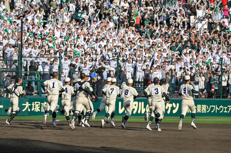 報徳学園を後押しした大応援団（写真は準決勝・大阪桐蔭戦）　©Nanae Suzuki