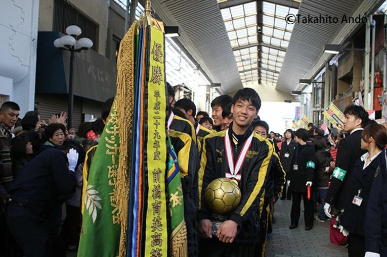 筑波大DF角田涼太朗、Jオファー殺到の希少価値と葛藤。「どのクラブを選んでも間違いはない」(2)