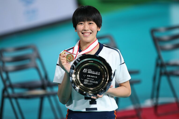 昨年度大会では2年生ながら大会MVPに選出されたアウトサイドヒッターの姉・めぐみ　©︎Yohei Osada/AFLO SPORT