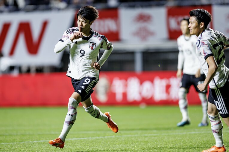 コロンビア戦、三笘薫のヘディング弾（5枚目／全6枚）©Kiichi Matsumoto/JMPA