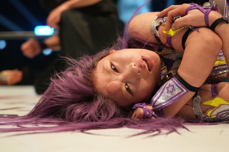 中野たむの額はジュリアの頭突きで大きく腫れ上がっていた　©Essei Hara