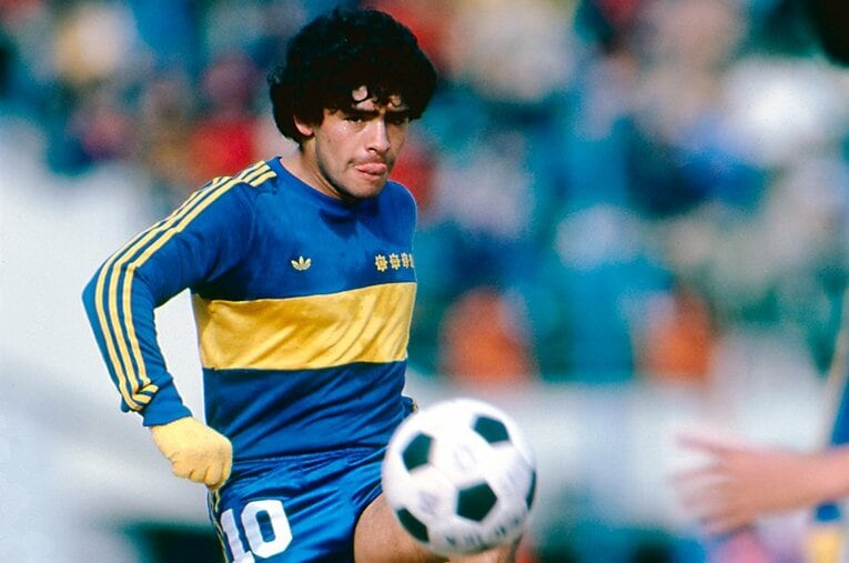 日本人カメラマン、倉井美行が撮影したボカ時代のマラドーナ。その倉井が撮った18歳のマラドーナとは？ ／ photograph by Yoshiyuki Kurai