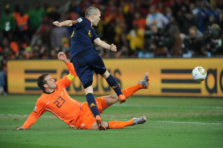 南アフリカW杯決勝でのゴール　©JMPA