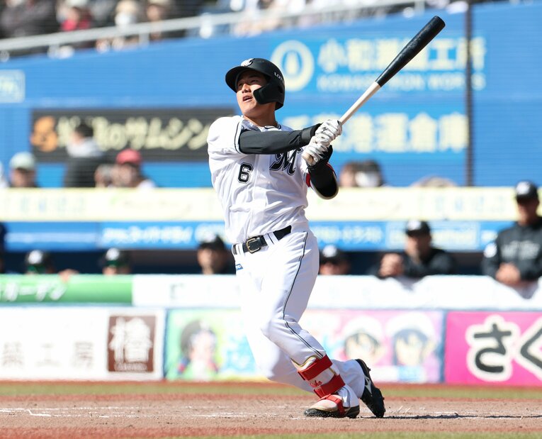 ロッテのドラ1・西川はオープン戦でも4割越えの打率をマークするなど活躍を見せた　©JIJI PRESS