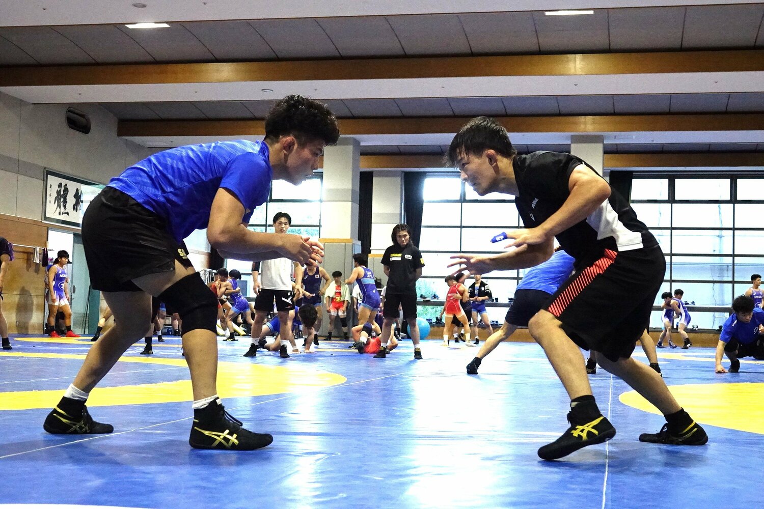 清岡幸大郎(左)と樋口黎のスパーリング ©Koji Fuse