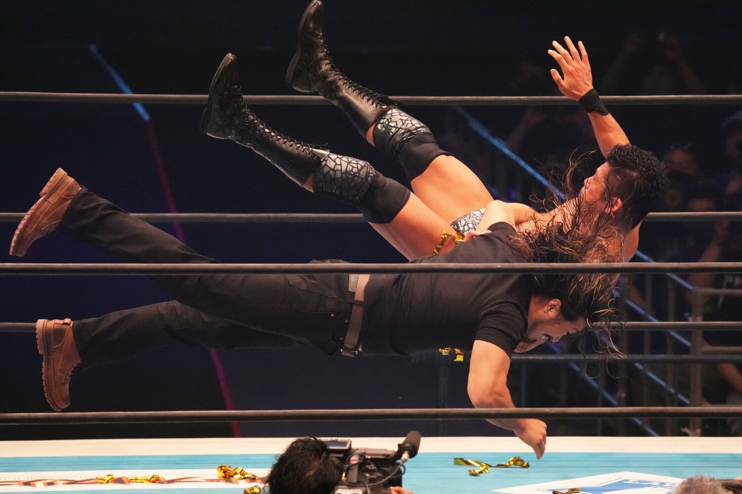 辻陽太は豪快なスピアー・タックルでSANADAをKOした