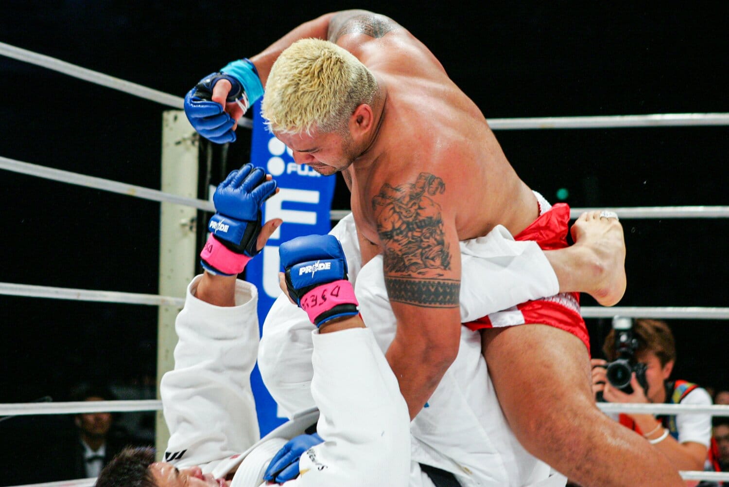 ハントは持ち前の怪力で吉田秀彦を追い込んだ　©Susumu Nagao