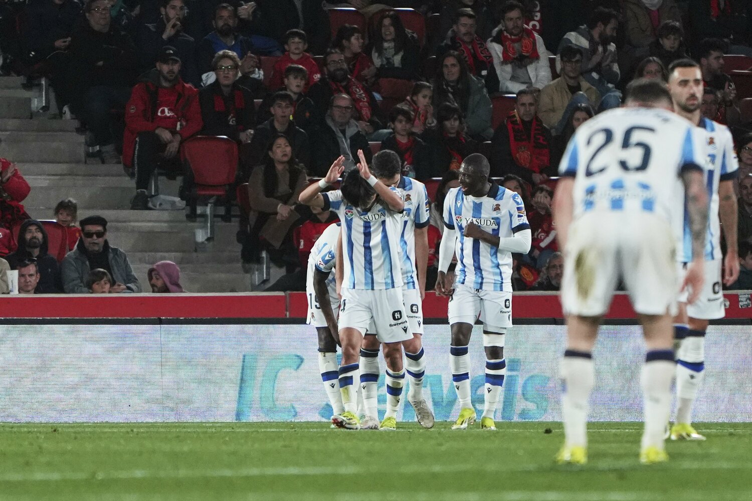 古巣戦のゴールを決めた久保は“謝罪”するようなポーズも　©Getty Images