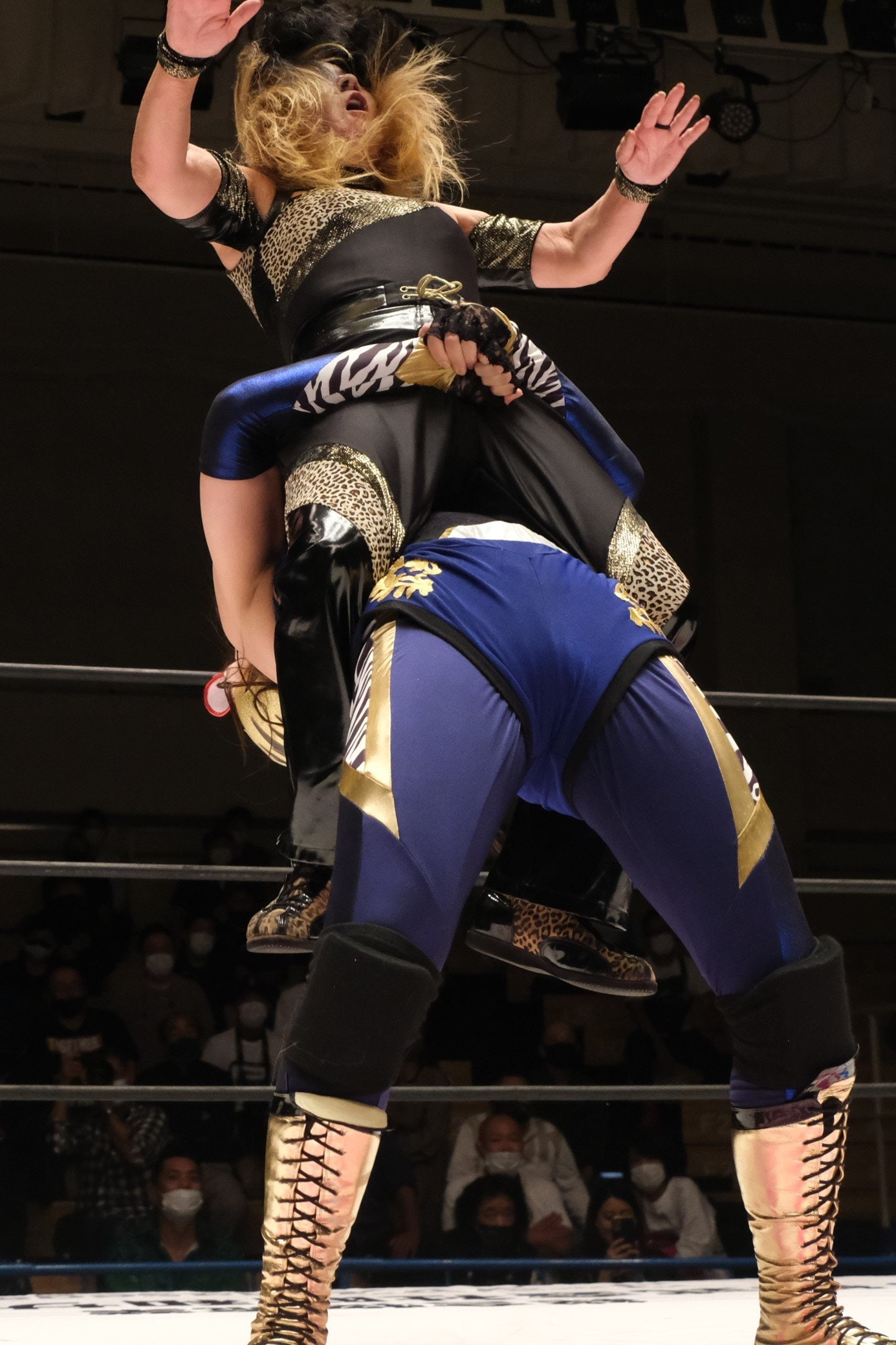 第2戦でも見せた“ぶっこ抜き”のジャーマンはこの試合でも披露 ©Norihiro Hashimoto