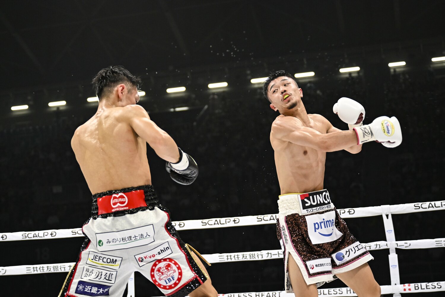 大振りなパンチが空を切るシーンも　©︎Hiroaki Finito Yamaguchi