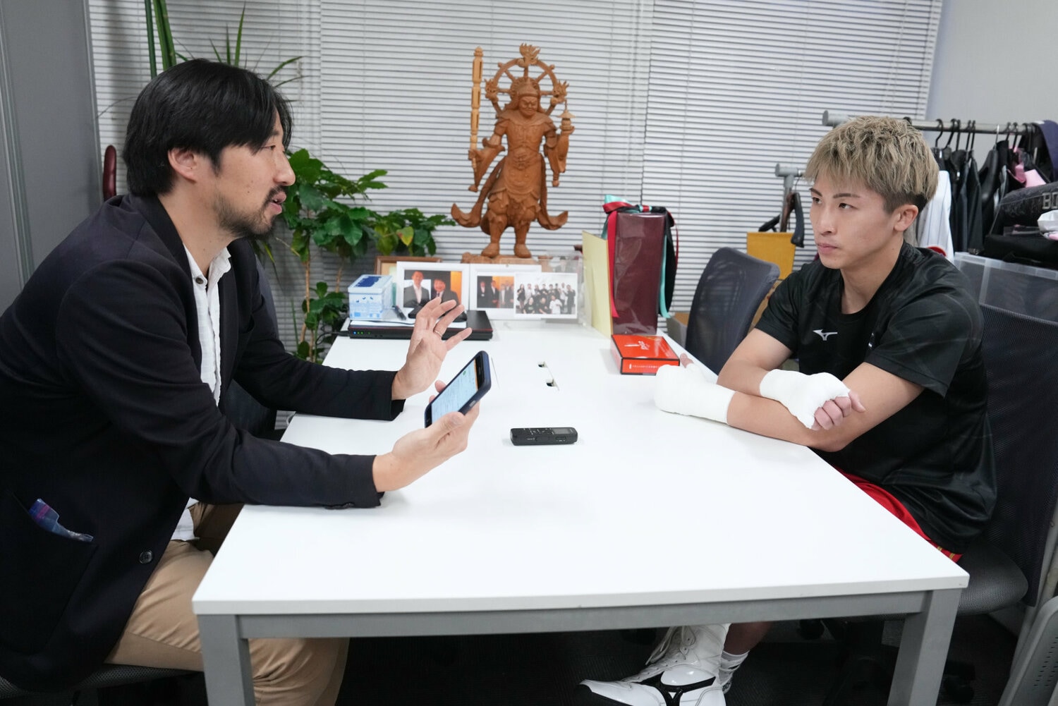 米リングマガジンの取材風景　©︎Naoki Fukuda