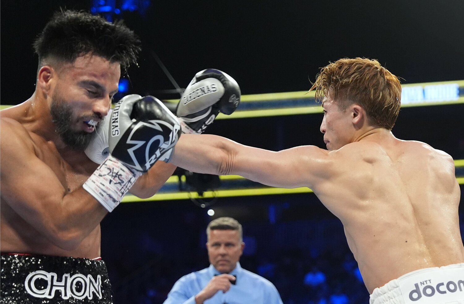 3ラウンド以降、反撃に転じた井上尚弥。的確なジャブで主導権を握った　©Naoki Fukuda