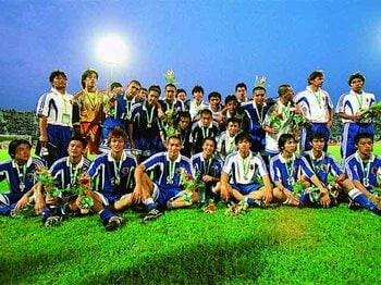 「黄金世代」と呼ばれて20年。日本サッカーに名を刻んだ若者たち。＜Number Web＞ photograph by AFLO