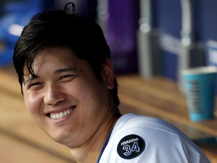 「相棒！」再会トラウトとのハグも…大谷翔平は“動画と写真映え”するデジタル時代のスター「オオタニが微笑んでスペイン語を」LA番記者ズバリ＜Number Web＞ photograph by Katelyn Mulcahy/Getty Images