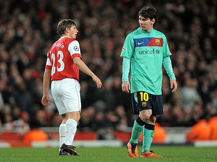 真っ向勝負でバルサを撃破!アーセナル流パスサッカーは本物か?<Number Web> photograph by AFLO