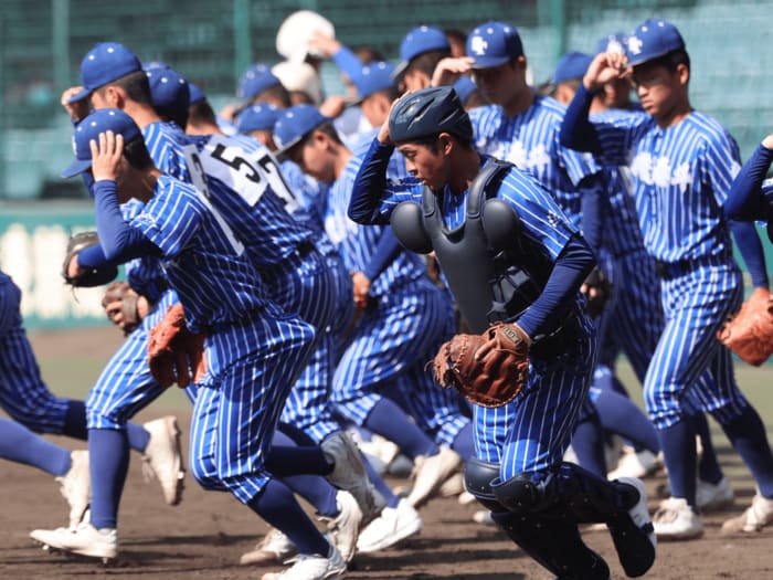 「高校野球には派手すぎる」厳しい声も…甲子園“ド派手ユニフォーム”青藍泰斗、監督が明かす「生徒数が減少傾向で…」「学校名アピールしたい」＜Number Web＞ photograph by Sankei Shimbun
