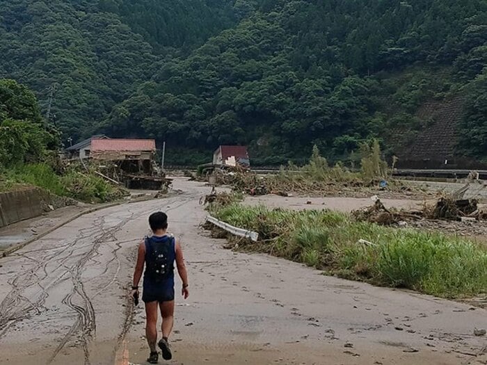 「道路がダメなら、山から行くぞ!」熊本豪雨で際立ったトレランの知恵。<Number Web> photograph by Yusuke Yoshida