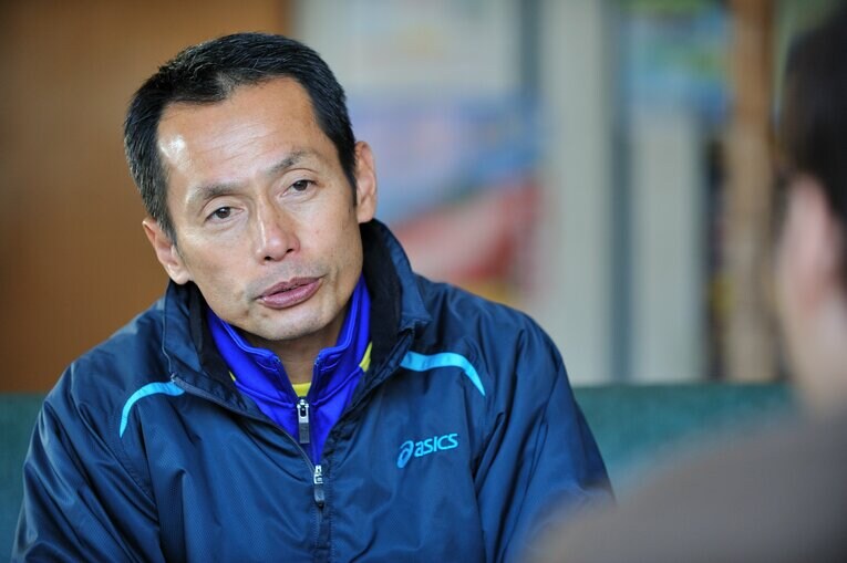 1992年から中央学院大を率いる川崎監督（2010年撮影）。厳しい規律とトレーニングの印象が強かったが…？　©BUNGEISHUNJU