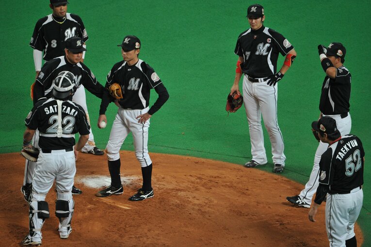 ロッテで球界屈指のサブマリンとして活躍した父・俊介さん　©︎BUNGEISHUNJU