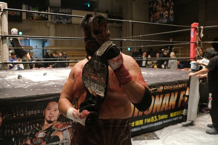 蛍光灯で殴り合い、大流血して…メキシコ人デスマッチファイター「もっと日本にいたい」ビオレント・ジャックの切実な思い「外国人がって…でも、ここがオレの家」(67)