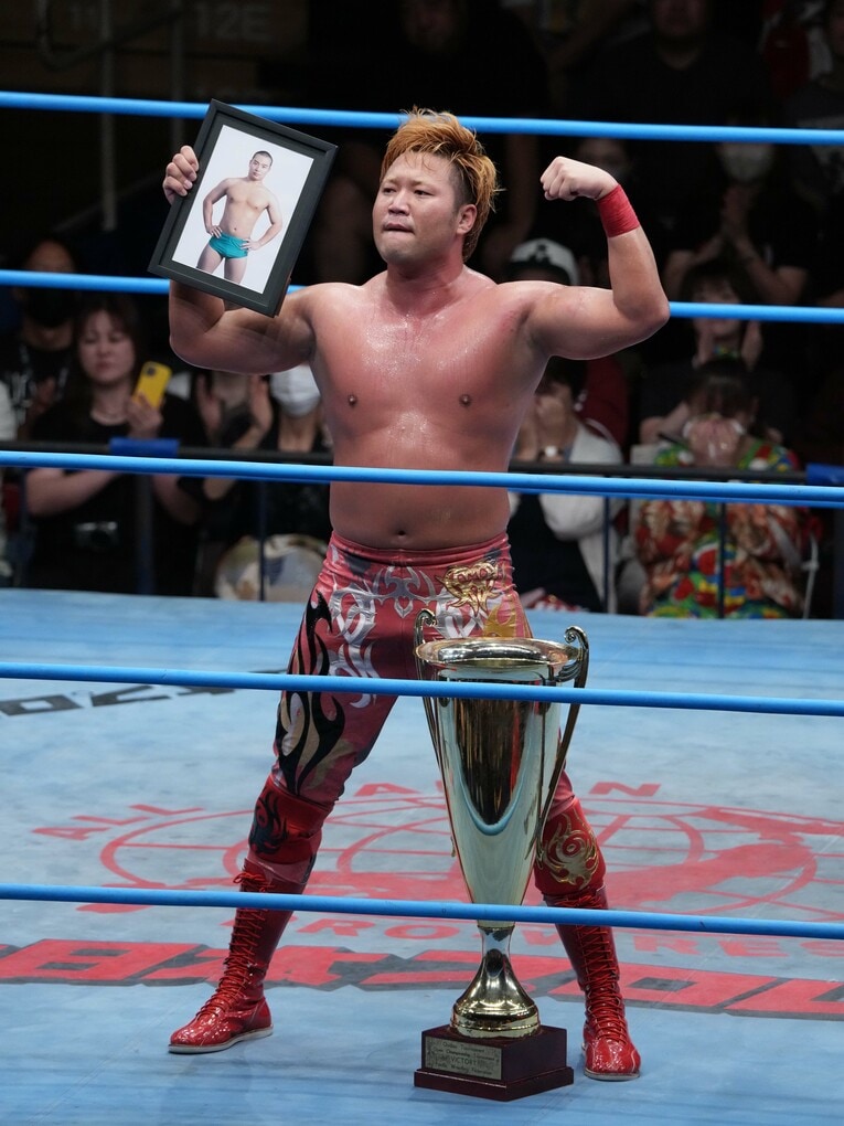 王道トーナメントに優勝した宮原健斗　©Essei Hara