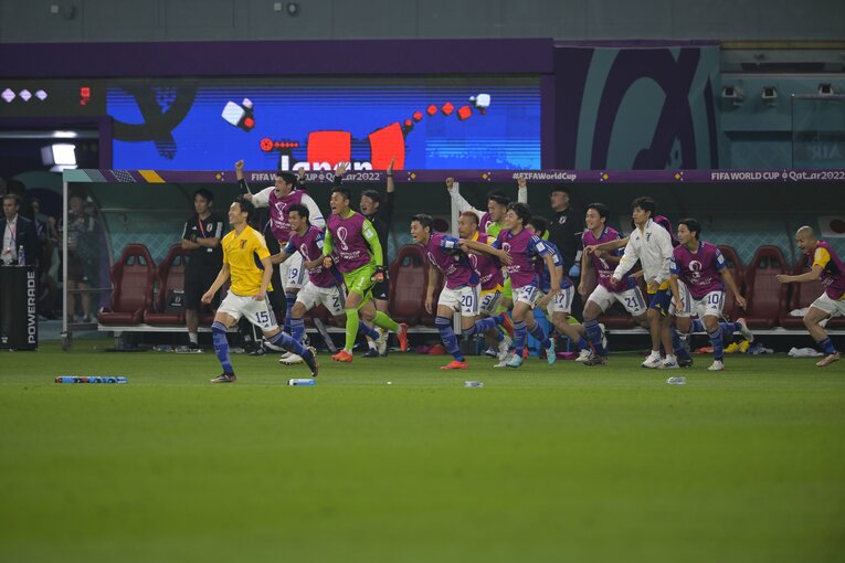 スペイン戦、勝利直後　©Koki Nagahama／JMPA