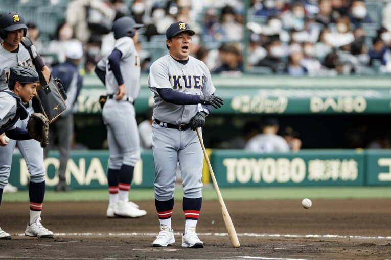 仙台育英を率いる須江監督　©Kichi Matsumoto