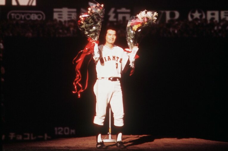 引退式で挨拶する長嶋茂雄さん ／ photograph by JIJI PRESS