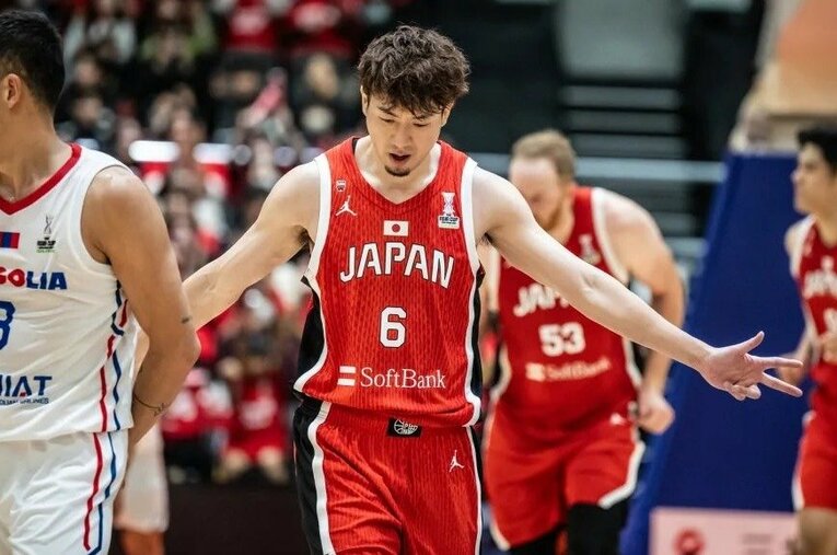 代表での最後の試合となり得るアジア杯予選ではキャプテンも務めた34歳の比江島慎。ホーバスHCが「特別」と評した、ベテランへの想いとは？　©FIBA