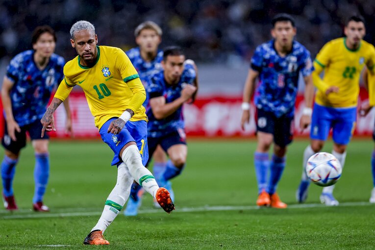 ブラジル相手によく守り抜いた日本だが、ネイマールのPKによる1点に泣いた　©Kiichi Matsumoto/JMPA