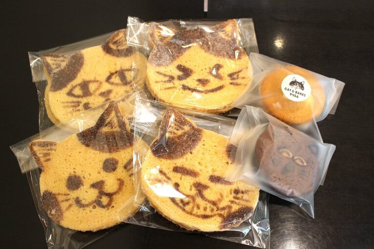 猫をモチーフにしたCAT & BAKES 9456のお菓子。藤井竜王が頼んだ「ぼくたち8人兄弟クッキー」は売り切れていた　©Number Web