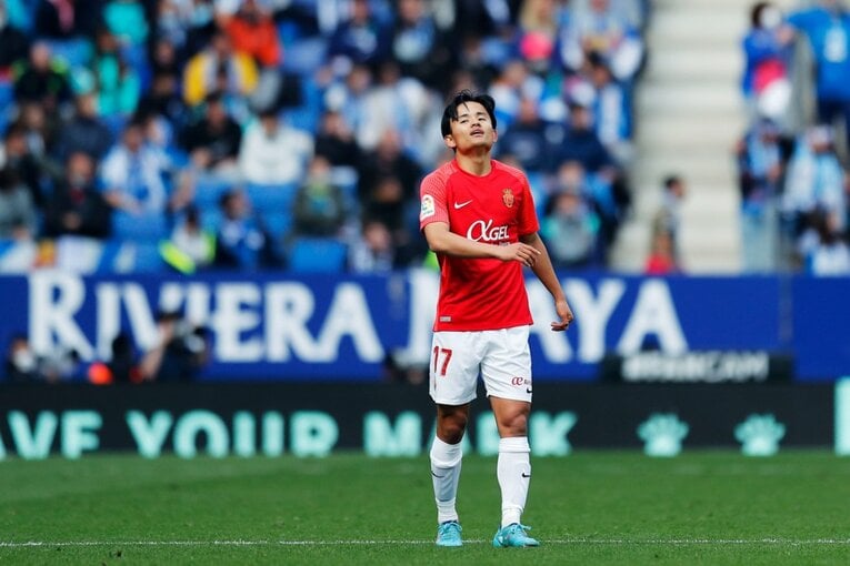 久保建英の祈りと必死さも実らず「先発落ち→6連敗で降格圏」に倒れ込み… 監督解任マジョルカの序列は変わるのか〈撮影者の視点〉(44)