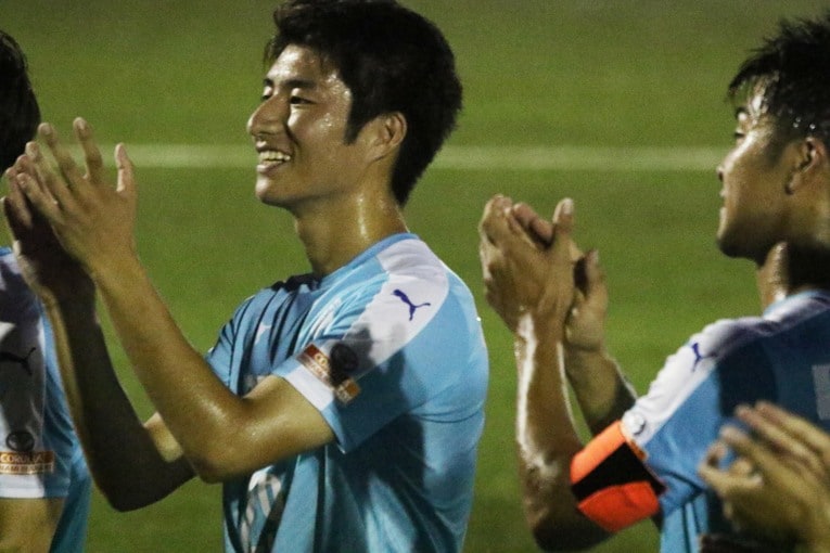 公式戦初出場を終え、安堵の表情を浮かべる川勝　©Takahito Ando