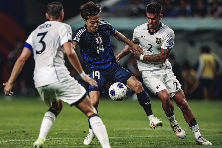 昨年6月のインドネシア戦でA代表デビューとなった佐野航大。W杯メンバーからの落選はオランダメディアにとっては驚きだったという　©Kiichi Matsumoto